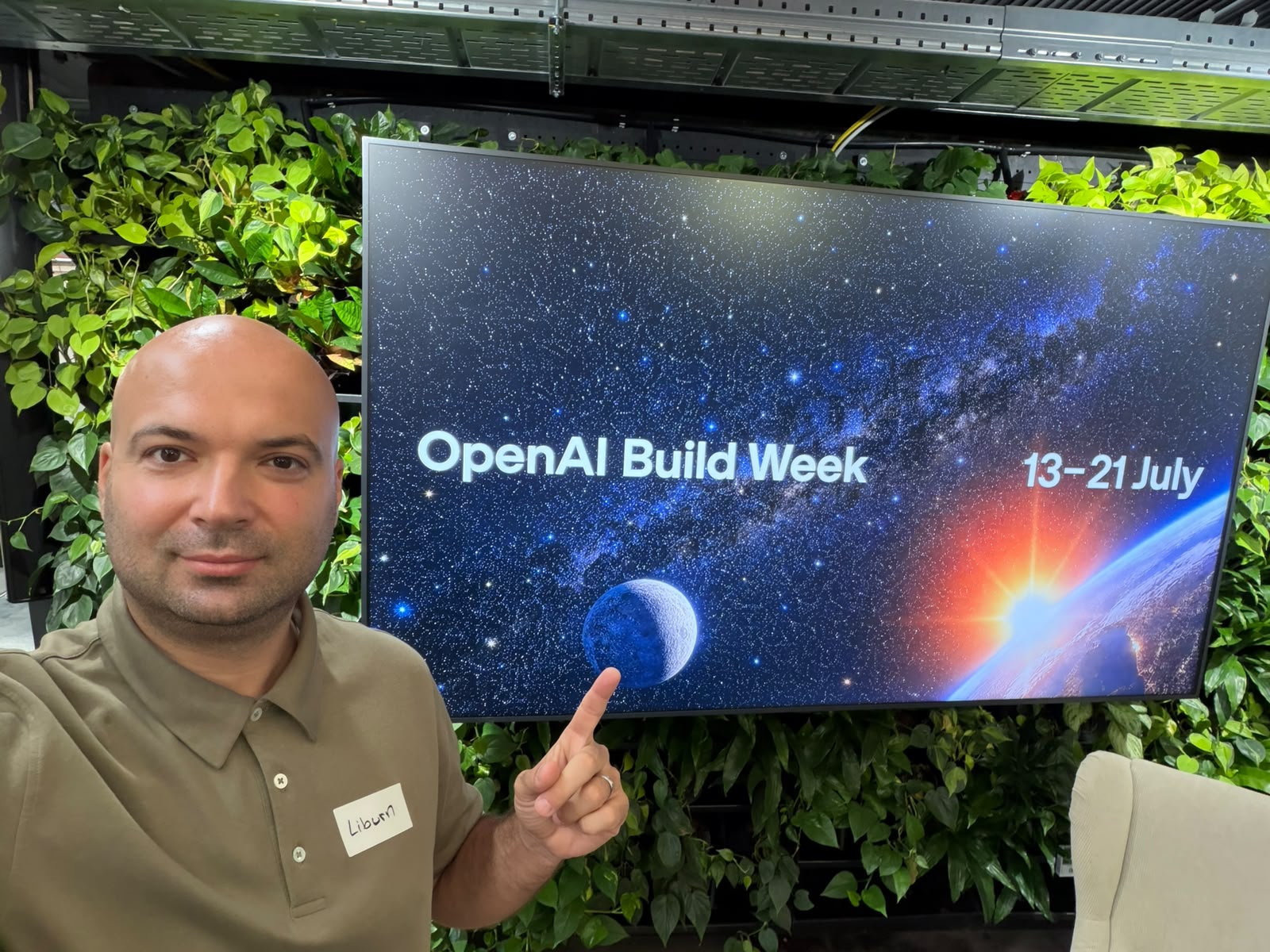 Liburn Shala im Austausch bei OpenAI